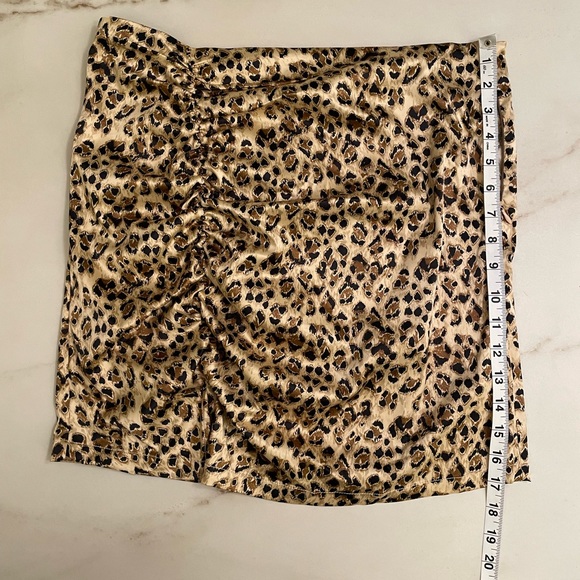 Free People Ava’s Animal Print Mini-Skirt : size 12 - Picture 3 of 10